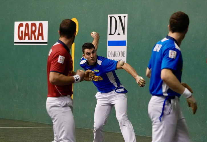 Imaz oso sendo aritu da atzeko koadroetan.