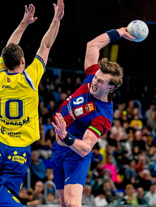 Carlsbogard encara la defensa del Bidasoa.