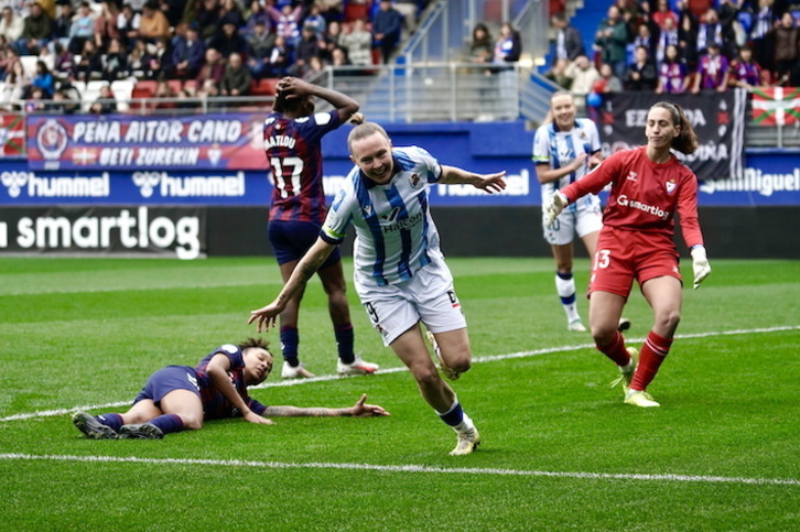 Franssi celebra el primero de sus dos goles, que llegaba a los ocho minutos.
