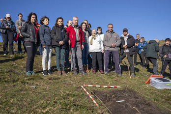 Saibigain mendian egiten ari diren indusketa lanak ezagutu dituzte Lakuako arduradunek.
