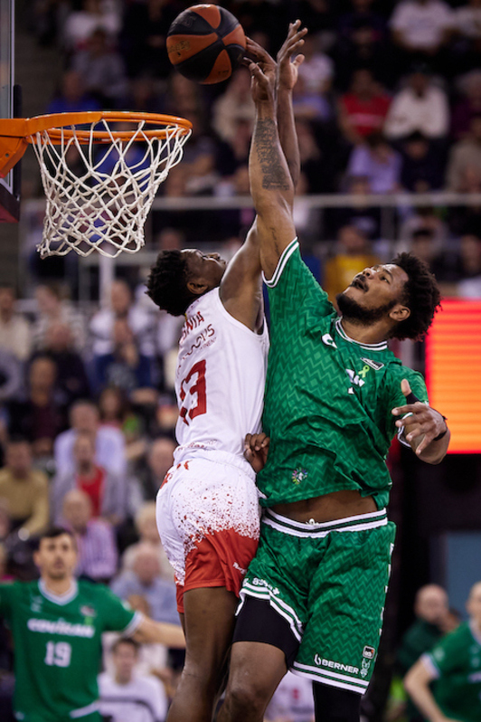 La victoria de última de hora de Manresa en Granada ha perjudicado al Baskonia y beneficiado a Bilbao Basket.