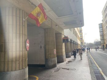 De esta guisa lucía esta mañana el antiguo parque de bomberos de la calle Easo.