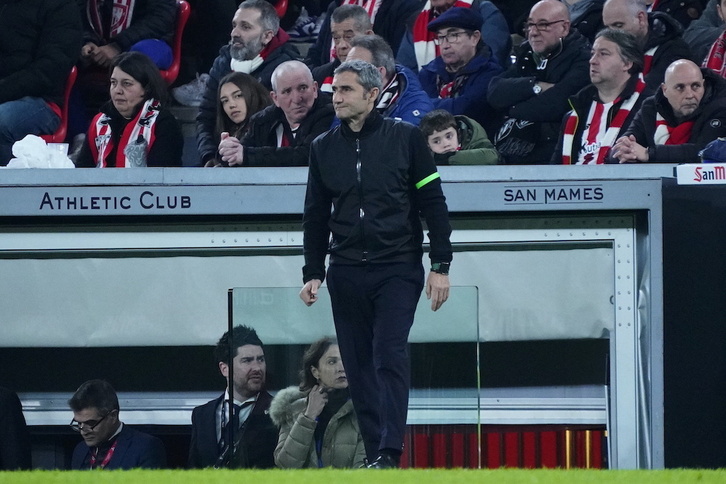 Ernesto Valverde en el partido contra el Mallorca en San Mamés.