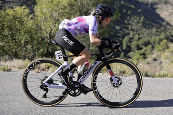 Ane SAantesteban, en sus oprimera carreras con el Laboral Kutxa de esta temporada.