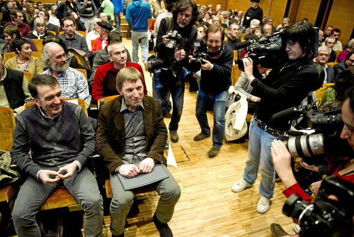 Iruin y Etxeberria, en una comparecencia que despertó una expectación enorme.