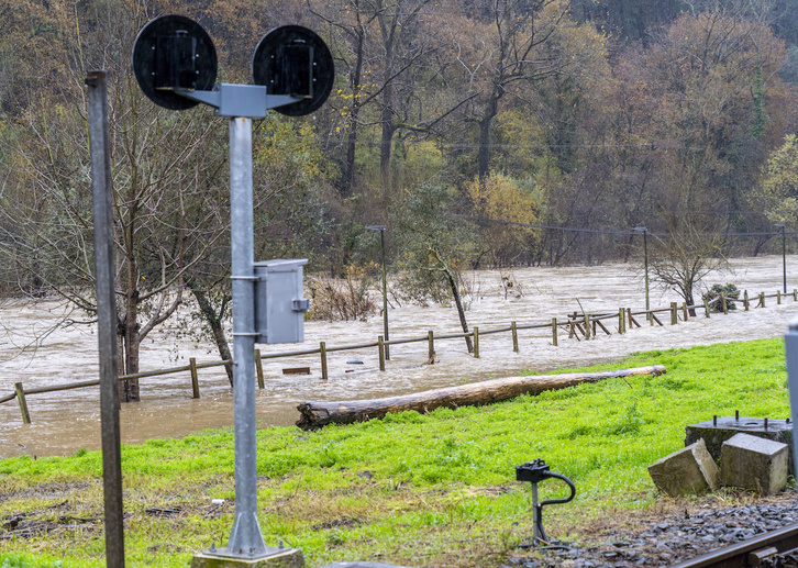Uhaldia Kadagua ibaian, artxiboko irudian.