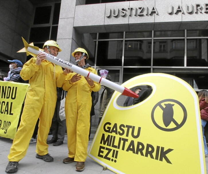 Acción de ayer ante la Audiencia de Bizkaia.