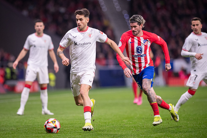 Beñat Prados provocó el penalti que supuso la victoria en el Metropolitano.