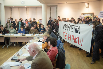 Les défenseurs des terres de Marienia se sont introduits dans la salle du conseil municipal de Cambo le 12 décembre dernier.