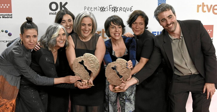 Equipo de «20.000 especies de abejas», con su galardón de los Premios Forqué.