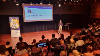 Aste honetan abiatu da ekimena Donostian, lehen ekitaldian aretoa lepo.