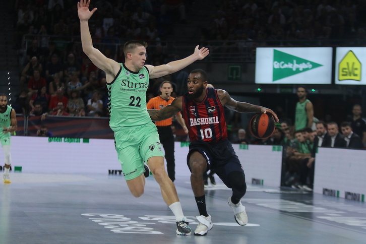 Codi Miller McIntyre, MVP de la 26ª jornada de Euroliga, en el derbi ante Bilbao Basket.