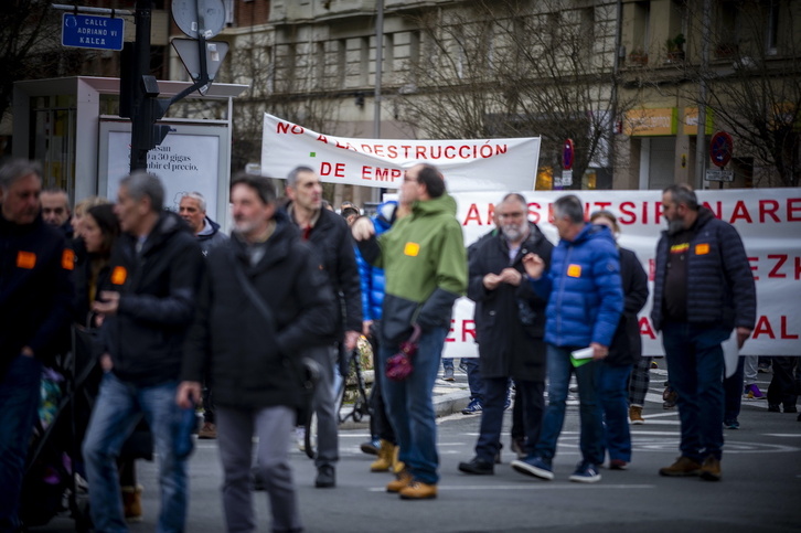 Trabajadores de Tuvisa en la manifestación de este viernes en Gasteiz.