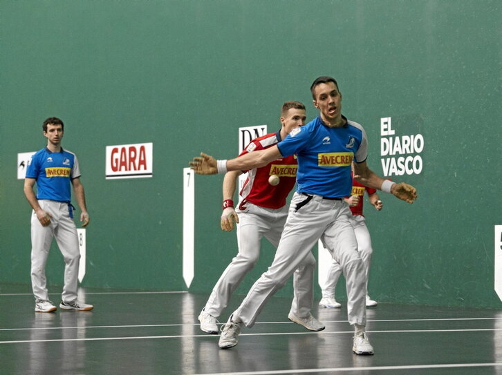 Javi Zabalak epelak eman zizkion atzo pilotari Labriten.