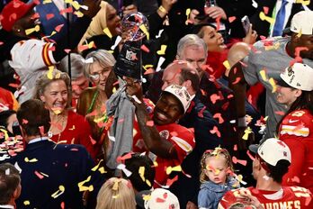 Mecole Hardman celebra la victoria final en la Superbowl.
