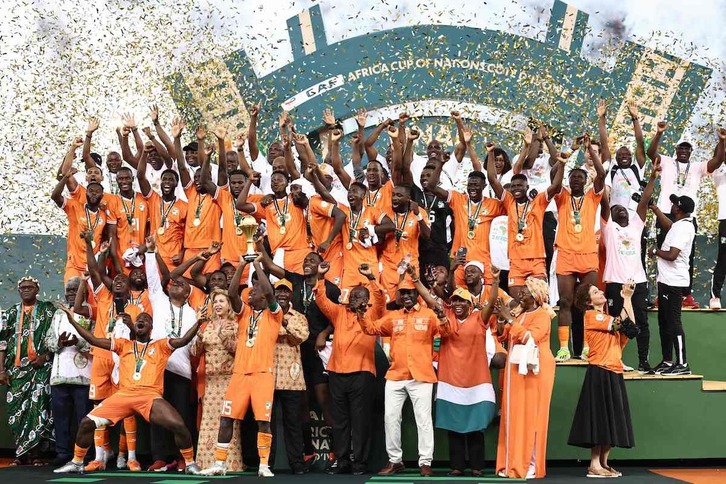 La selección de Costa de Marfil celebra la victoria en la Copa de África.