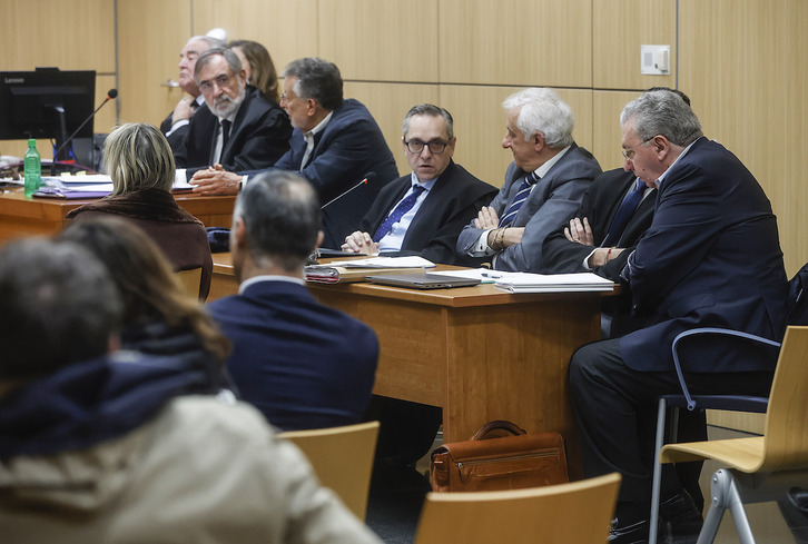 Acusados y abogados, en una de las sesiones del juicio sobre fraude electoral del PP en los años 2007 y 2011 en Valencia.