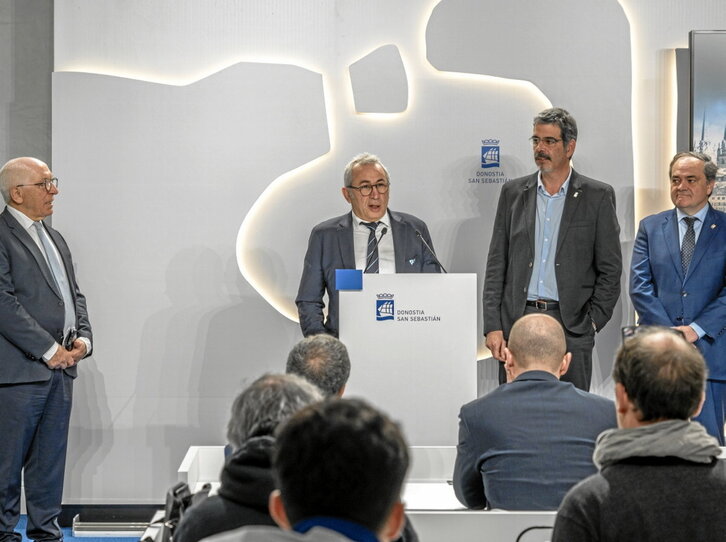 Etchegaray, Tayeb, Goia y Aperribay, en la presentación del Aviron-Toulon.