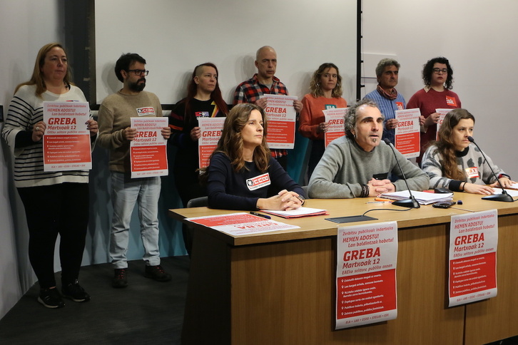 Comparecencia de ELA, LAB, CCOO, Steilas y ESK hoy en Bilbo para anunciar una nueva jornada de huelga en los servicios públicos de la CAV.