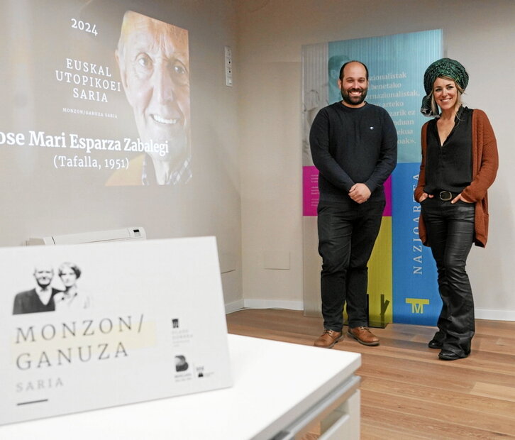 Gorka Artola alkatea eta Iratxe Esnaola, Olaso Dorrea Fundazioko presidentea.