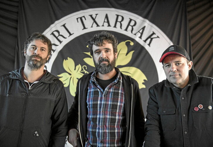 Ezker-eskuin, David Gonzalez, Gorka Urbizu eta Galder Izagirre, Lekunberrin emandako prentsaurrekoan.