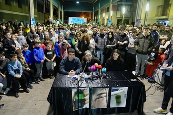 Herritar andanaren babesa izan dute senideek Villabonan eman duten prentsaurrekoan.