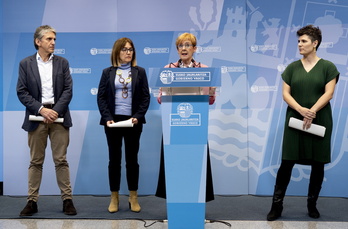 Xabier Arruti, Amaia Barredo, Arantxa Tapia y Arantza Atutxa en la sede de Lakua.