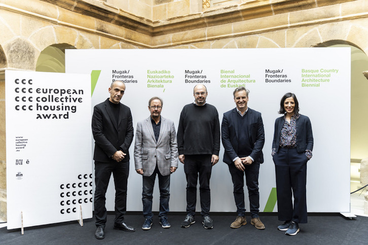 Etxebizitza Kolektiboaren Europako Sariaren aurkezpena, irudian.