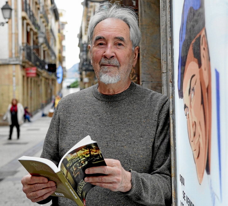 Joxean Agirre Odriozola, nobela berriarekin, Donostian.
