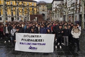 Ikama gazte antolakundeak agerraldia egin du Tolosan.