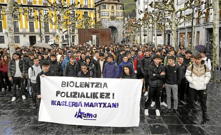 Ikama gazte antolakundeak agerraldia egin zuen Tolosan, eta bertara agertu zen zauritutako gaztea, alta jaso ondoren.