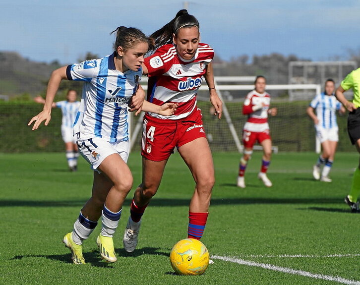 La Real ha enlazado ocho jornadas en positivo. En la imagen, Cecilia e Isa Álvarez.