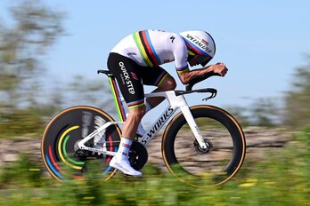 Remco Evenepoel, con su maillot de campeón del mundo contrarreloj en la crono de Albufeira.