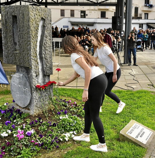 Joxe Arregi zizurkildarra omendu eta oroitzeko ekitaldiko irudia.
