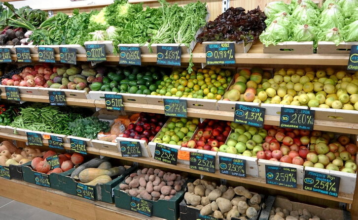 Iruñeko Arrotxapea auzoan dagoen Landare dendako produktuak.