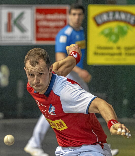 Elordik hasiera ona eman zion partidari, eta gero defentsan aritzea tokatu zitzaion.