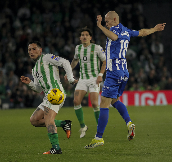 Chimy ha debutado como titular con el Betis ante el Alavés.