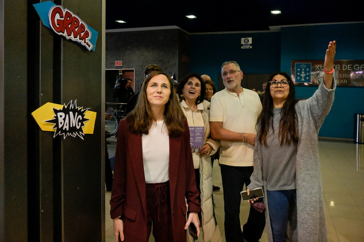La secretaria general de Podemos, Ione Belarra, junto a la candidata en Galicia, Isabel Faraldo.