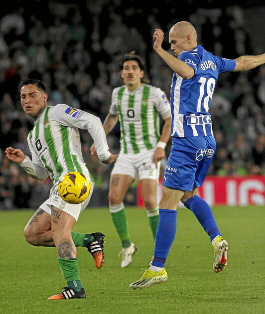 Chimy Ávila debutó como titular en el Betis ante el Alavés.