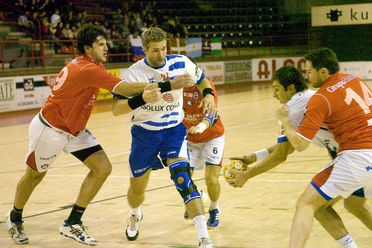 Viacheslav Kobin, en un partido con el Arrate cuando era jugador.