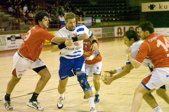 Viacheslav Kobin, en un partido con el Arrate cuando era jugador.