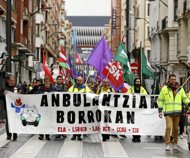 Manifestazioa egin zuten langileek Bilbon.