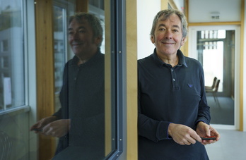 Patxi Zubizarreta, NAIZ Irratiaren estudioetan, Donostian.