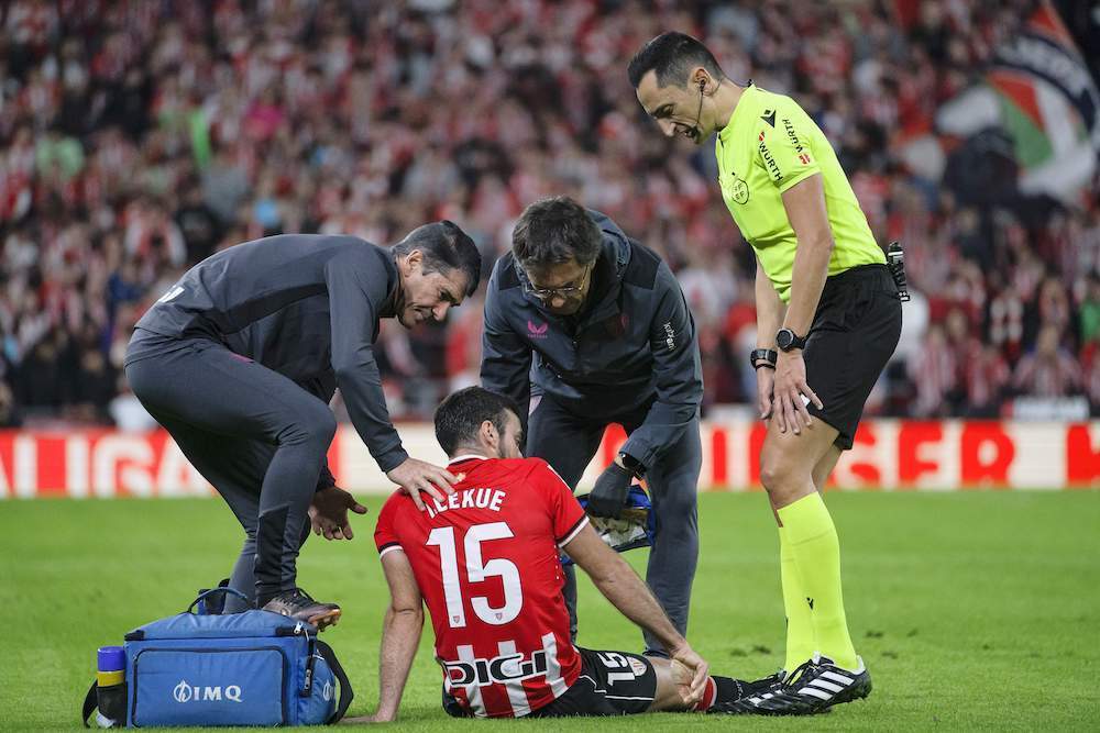 Lekuek aldaketa eskatu behar izan zuen, eta De Marcos atera zen bere ordez. (Aritz LOIOLA / FOKU) Lekuek aldaketa eskatu behar izan zuen, eta De Marcos atera zen bere ordez. (Aritz LOIOLA / FOKU)
