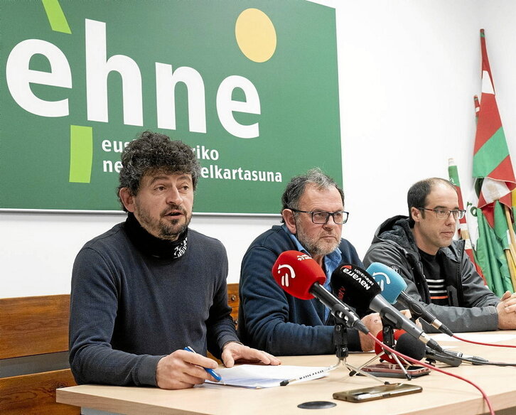 Patxiku Irisarri, Fermín Gorraiz y Patxi Encaje, ayer en Iruñea.
