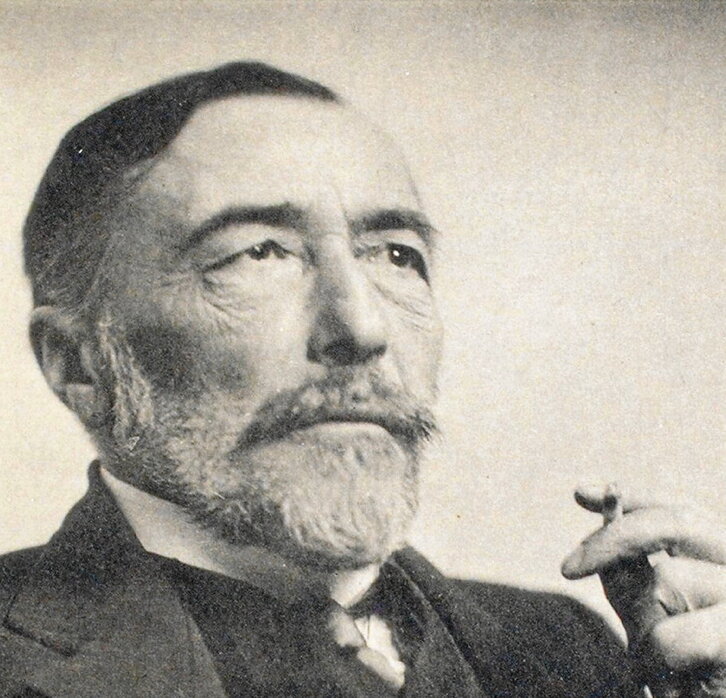 Conrad creció en la Polonia ocupada por Rusia, tema que resonaría con fuerza en sus obras.