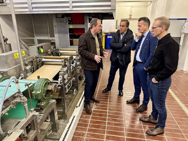 Jokin Bildarratz Hezkuntza sailburua Tolosako Paperaren etxean.