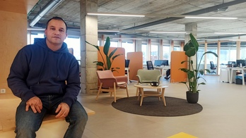 Ishaq Akhondek Bilbotik Naizen erredakziorako bidea egin du, Baltistanez hitz egiteko.