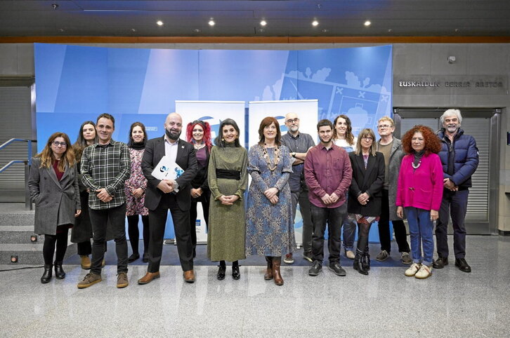 El foro está compuesto por 50 personas y diez comisiones de trabajo.