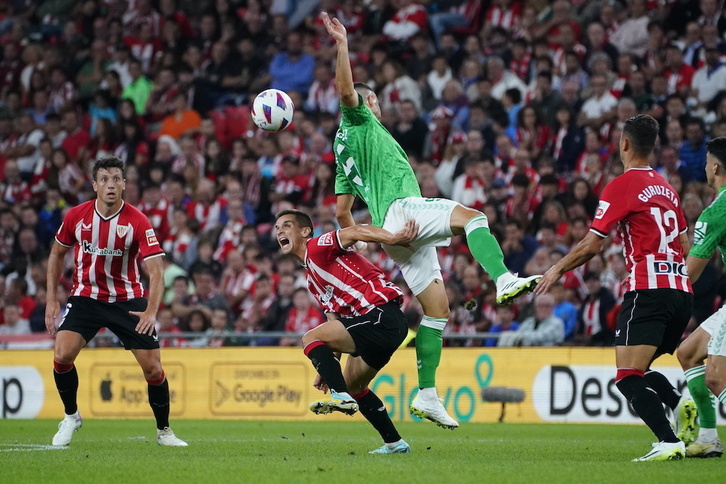 El Athletic se impuso al Betis en San Mamés en la primera vuelta.